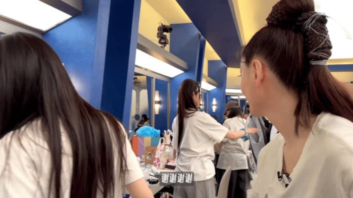 代斯者来姐 哈哈哈哈哈哈哈咱们者来姐代斯强势来袭！！！虽然者来女这次不在，但看到