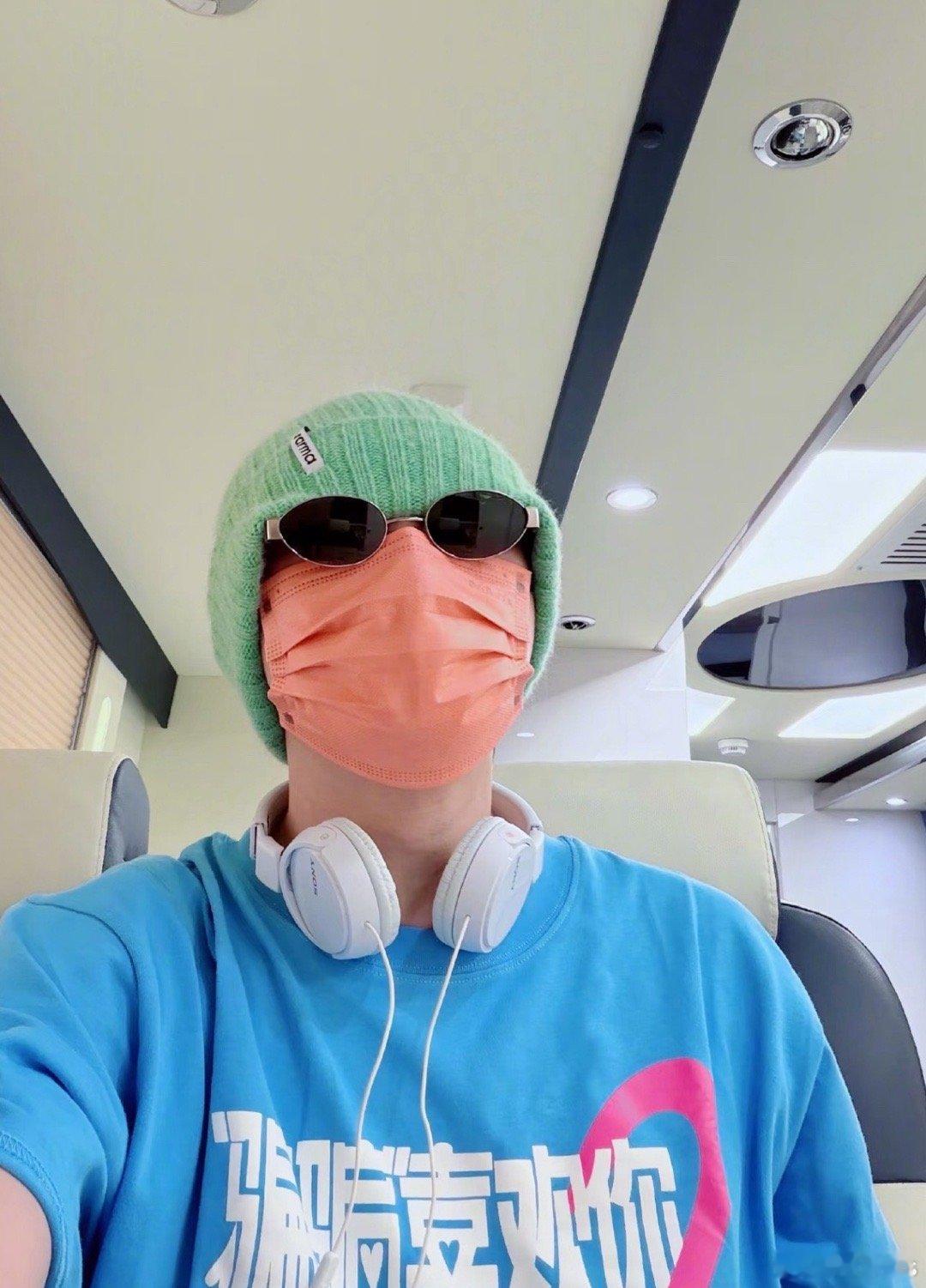 《“骗骗”喜欢你2》已开机主演：金晨、孙阳、李雪琴回归监制：大鹏导演：苏彪 