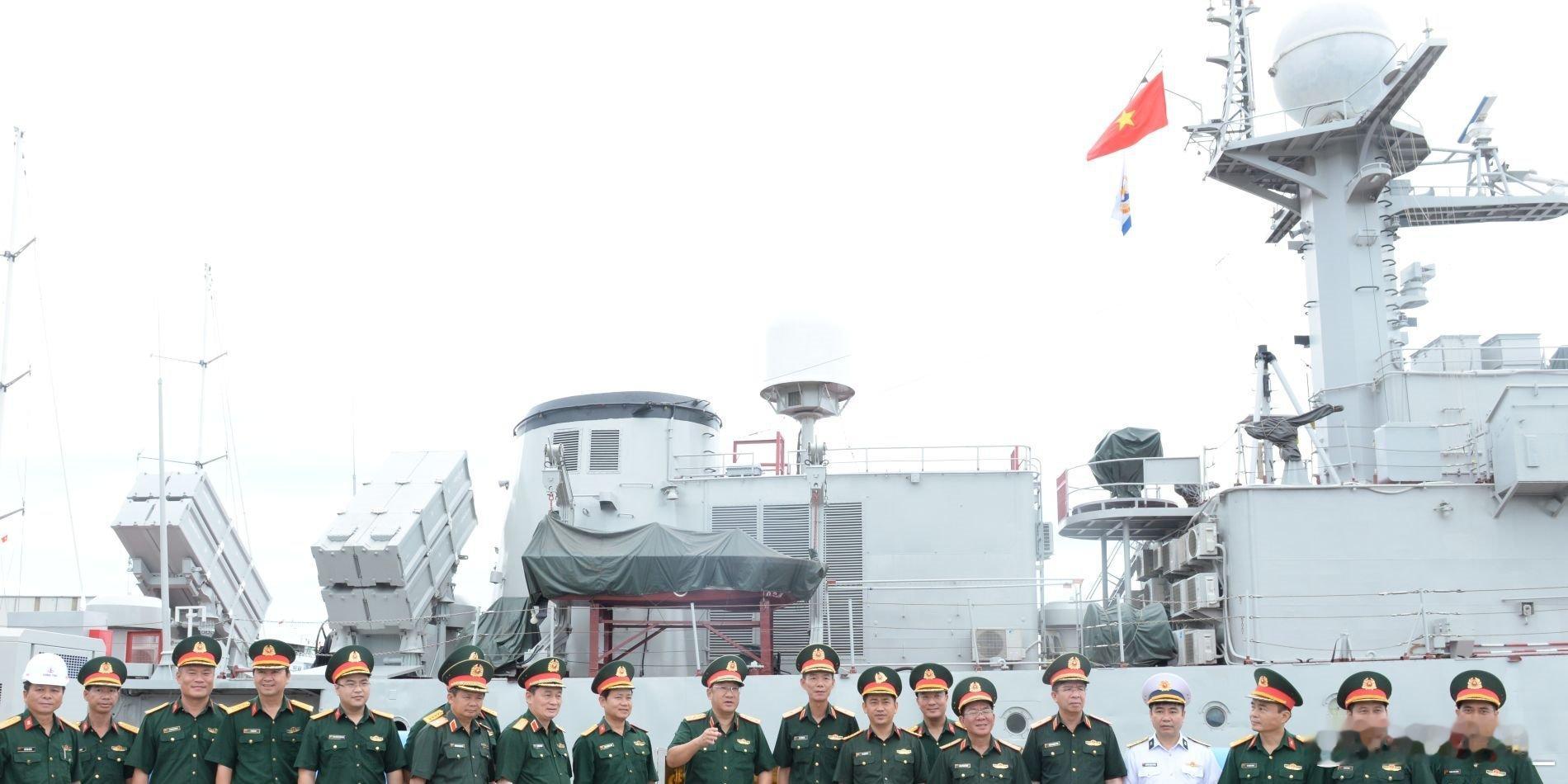 图一为越军浦项级轻护，已加装VCM-1M反舰导弹；图二为越南海警美制“汉密尔顿”