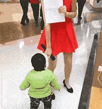 小孩眼光好，很小就知道怎么选择了。