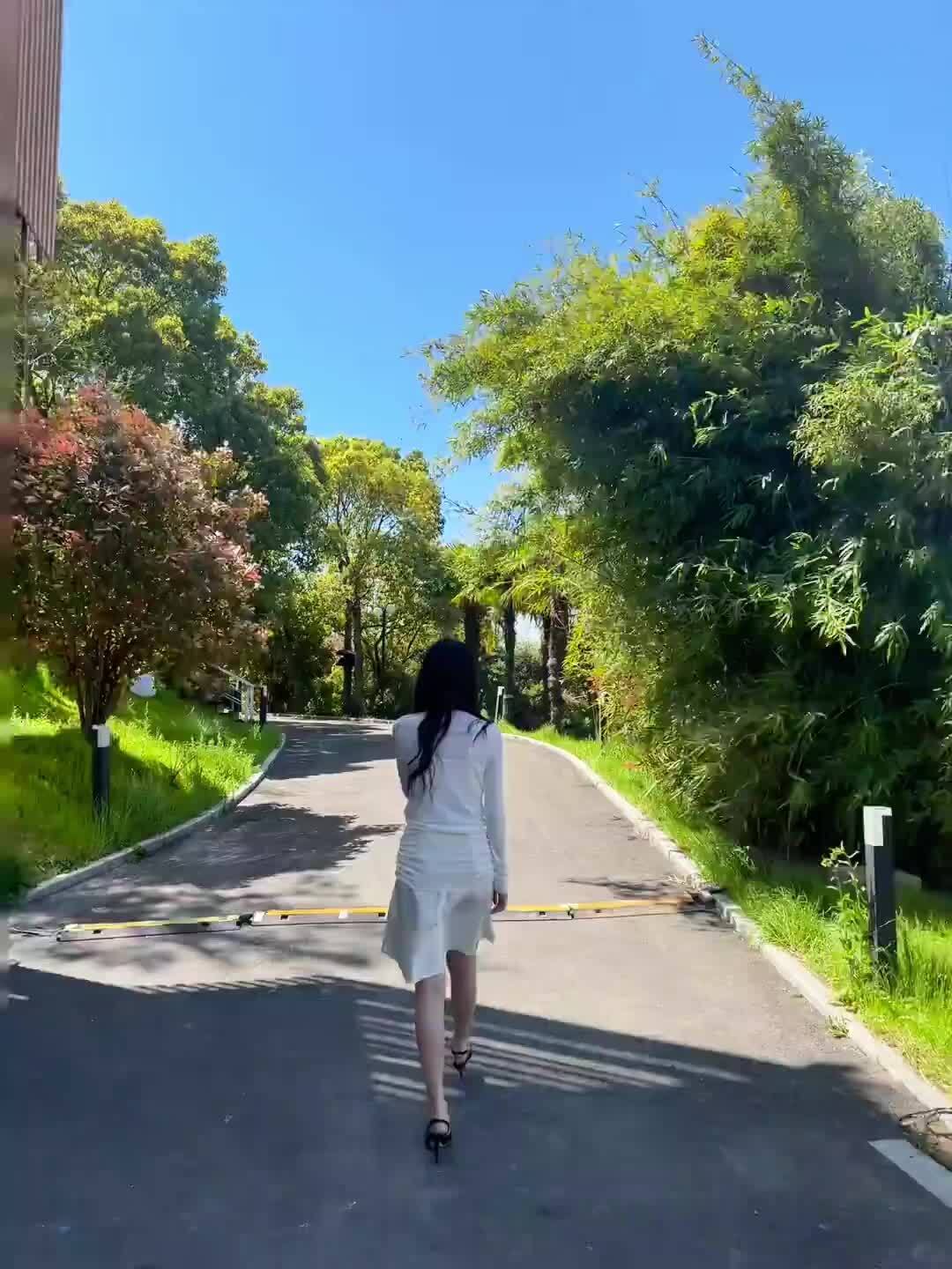 柳柳说恋爱中原地等待不如主动出击 她亲口承认对男嘉宾有生理性喜欢，本能的心动藏不
