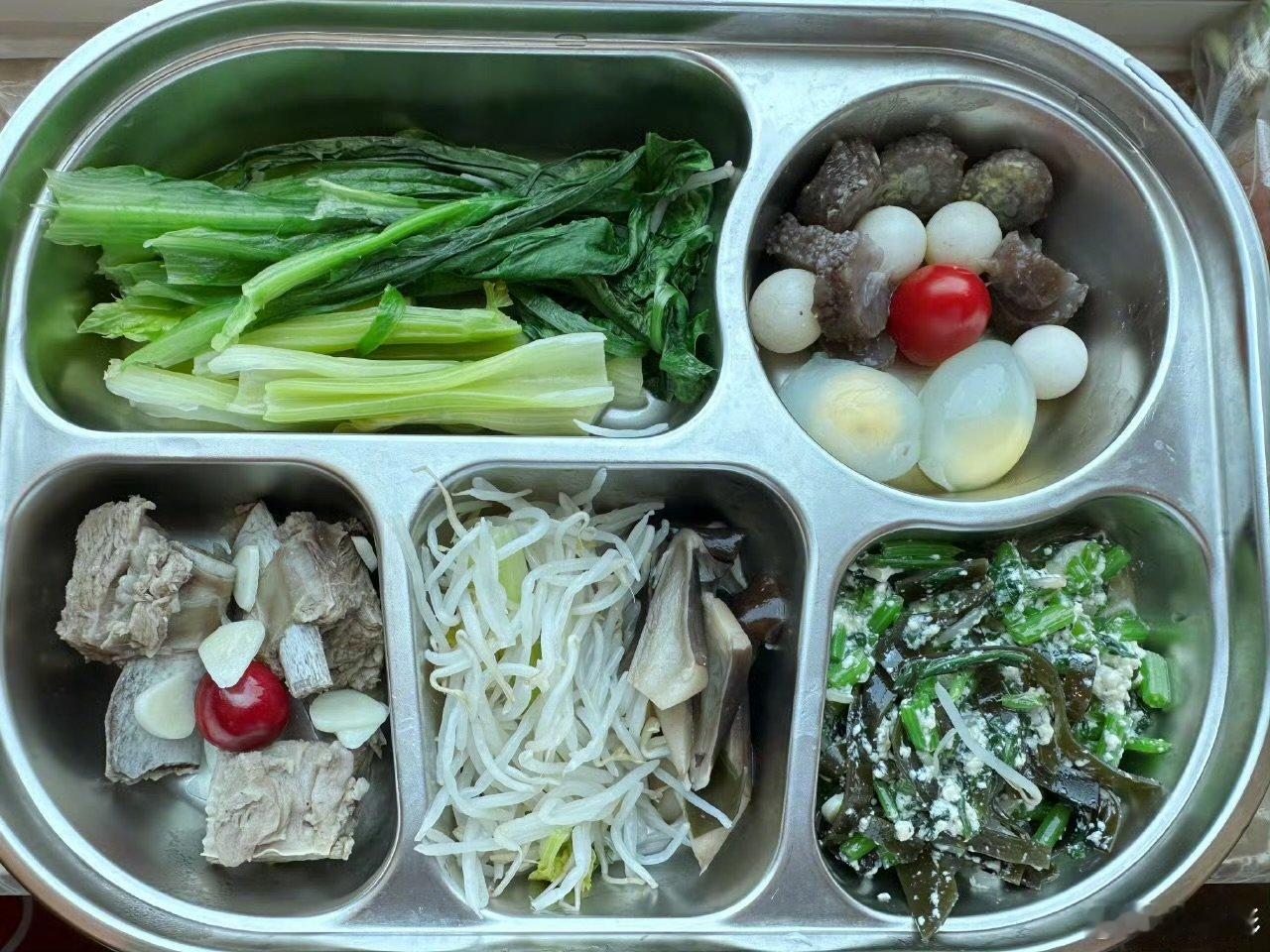 关晓彤食材丰富的一天 关晓彤食材丰富的一天，芜湖看起来营养美味！跟着晓彤一起吃减