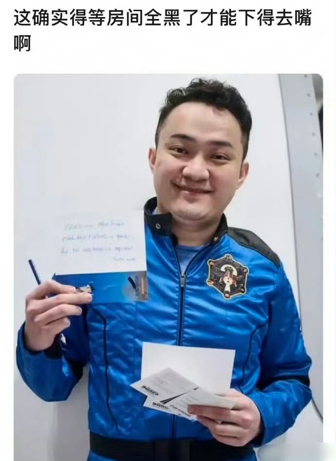 景甜贴黑胶带的原因 要么是看孙恶心，要么就是防偷拍，有什么错[疑问]孙是恶心的，