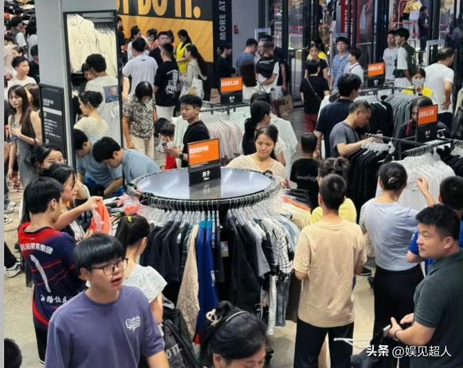 别再说服装生意难做了！昨晚跟服装店老板聊到半夜，他说的三个真相，直接颠覆我认知。