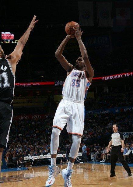 【MVP榜：阿杜完美表现登榜首 甜瓜詹皇二三位科比第五】北京时间12月22日，N