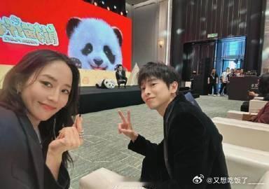 匿杀有自己的四人四色 《匿杀》首映礼上彭昱畅他们用玩具枪和糖果诠释角色，杀手与甜