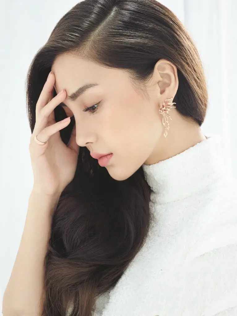已经懒得沟通了 你说晚上有太阳我也信了。Angelababy
