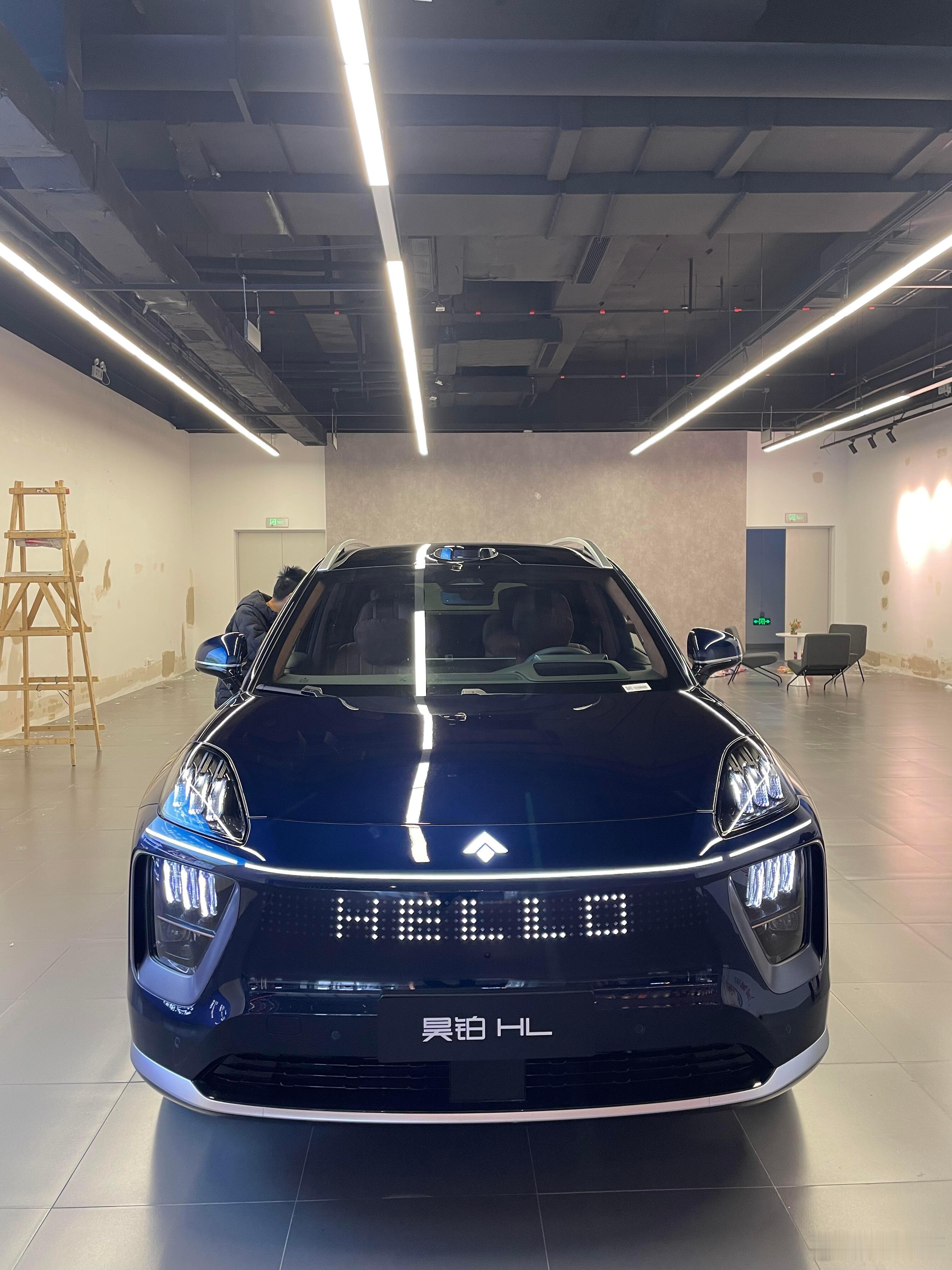 昊铂HL🚗🌟外观设计：昊铂HL采用“山海之境”家族设计语言，前脸数字交互屏支