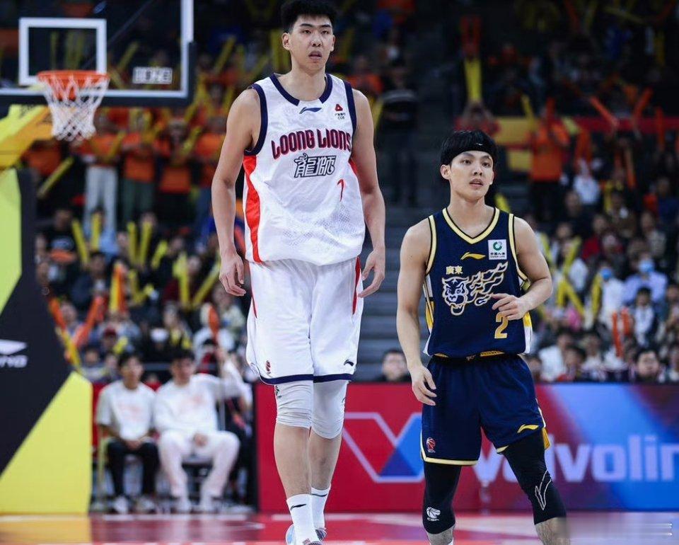 租借到广州的第一年，徐昕斩获本土盖帽王，真实命中率高居联盟第一，不仅成功入围MV