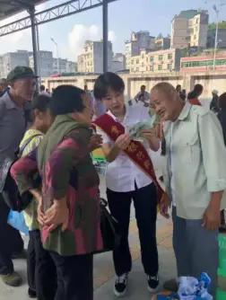 挂失？报警？重庆一女子发现银行卡被盗刷后，急中生智，立刻跑去超市刷了3块钱买袋盐