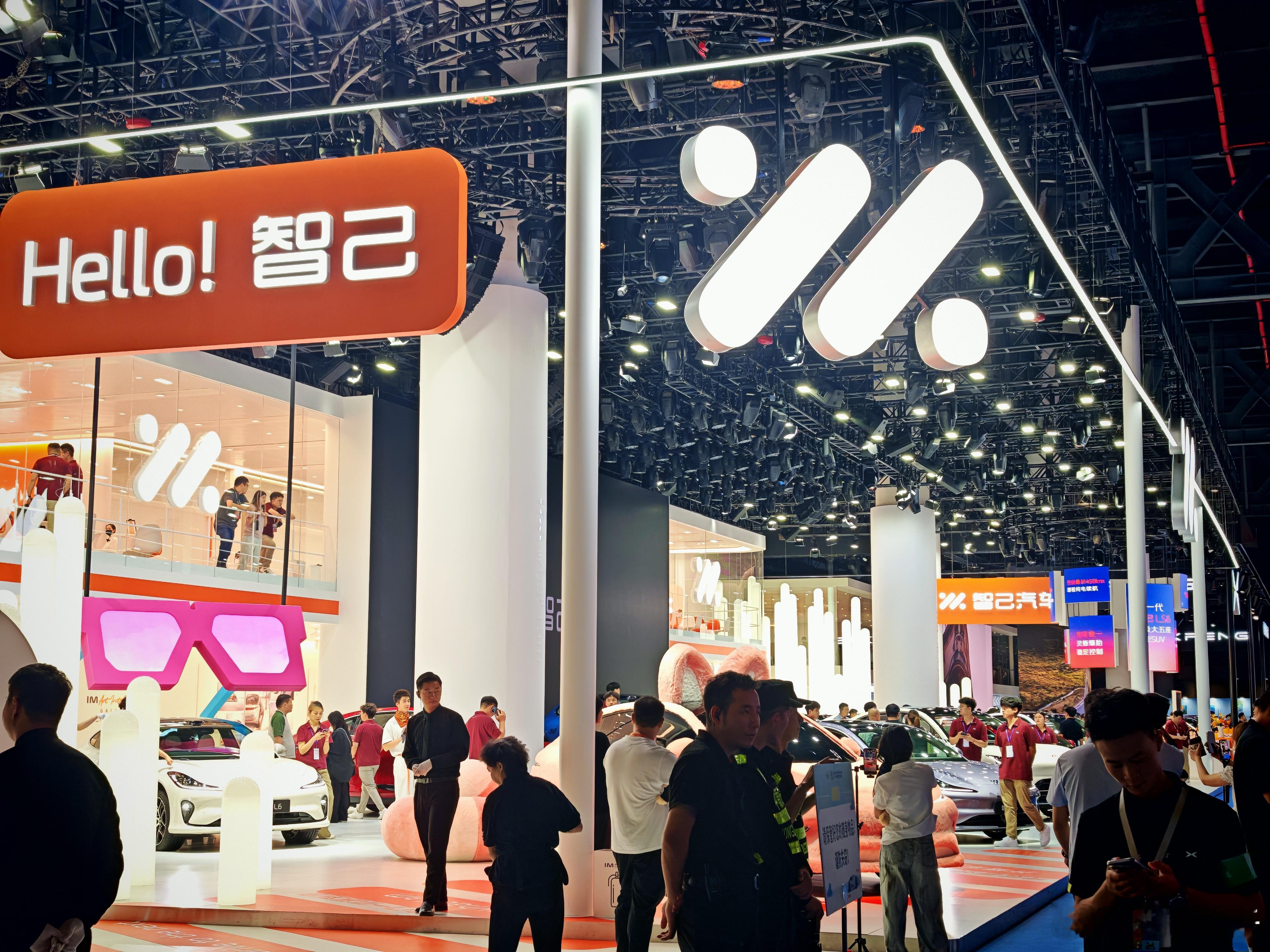 新一代智己LS6小订近5万台 2025成都车展上，各大车企纷纷拿出看家本领，带来