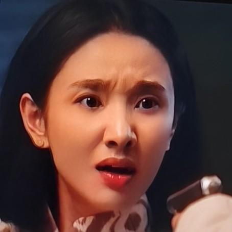 《醒来》里，杜黄桥曾是参加南京保卫战的国军营长，因李默群对他有救命之恩，他摇身一