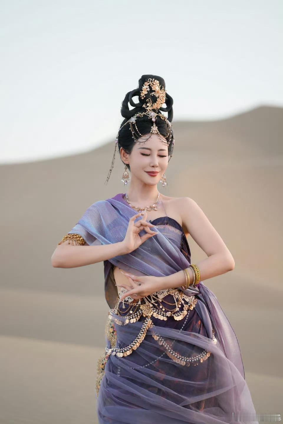 张予曦张卓尔左岸潇吃了好多沙子 又心疼又想笑！张予曦、张卓尔、左岸潇被大风裹着沙