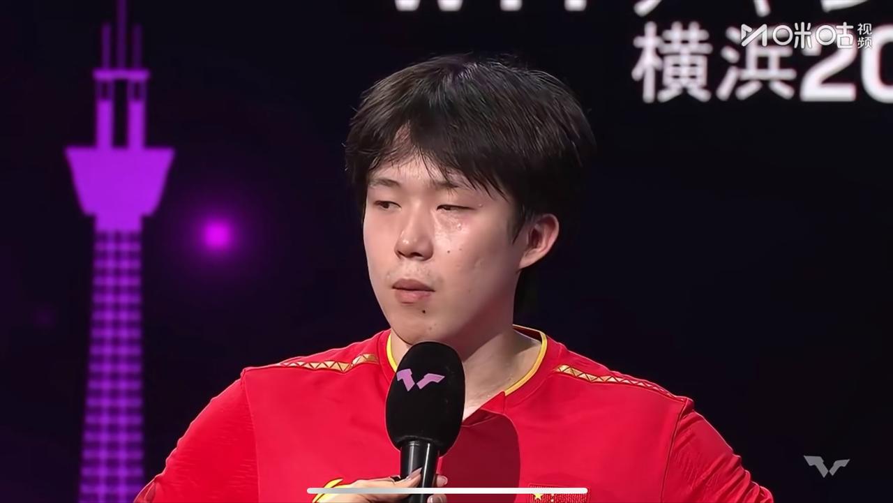 王楚钦晋级决赛，赛后采访突发“意外”！

王楚钦在中午的比赛中，4-0横扫莫雷加