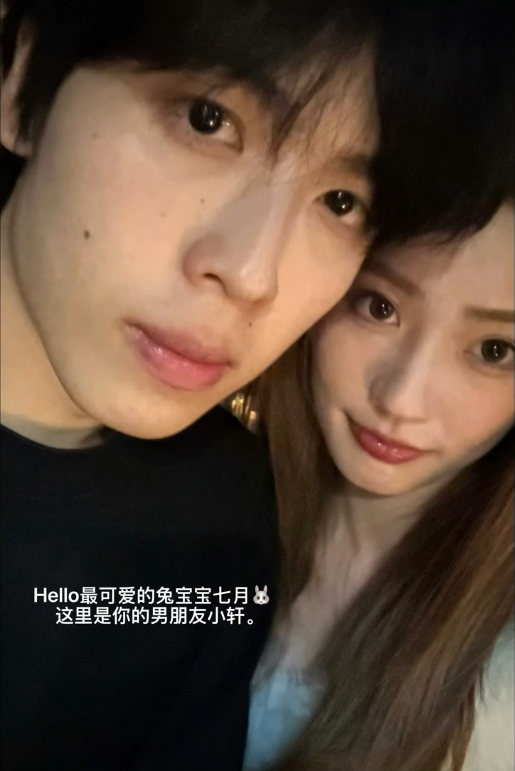 七月小轩亲了恋综史上正缘最强的cp！就这样幸福下去了吧！ 
