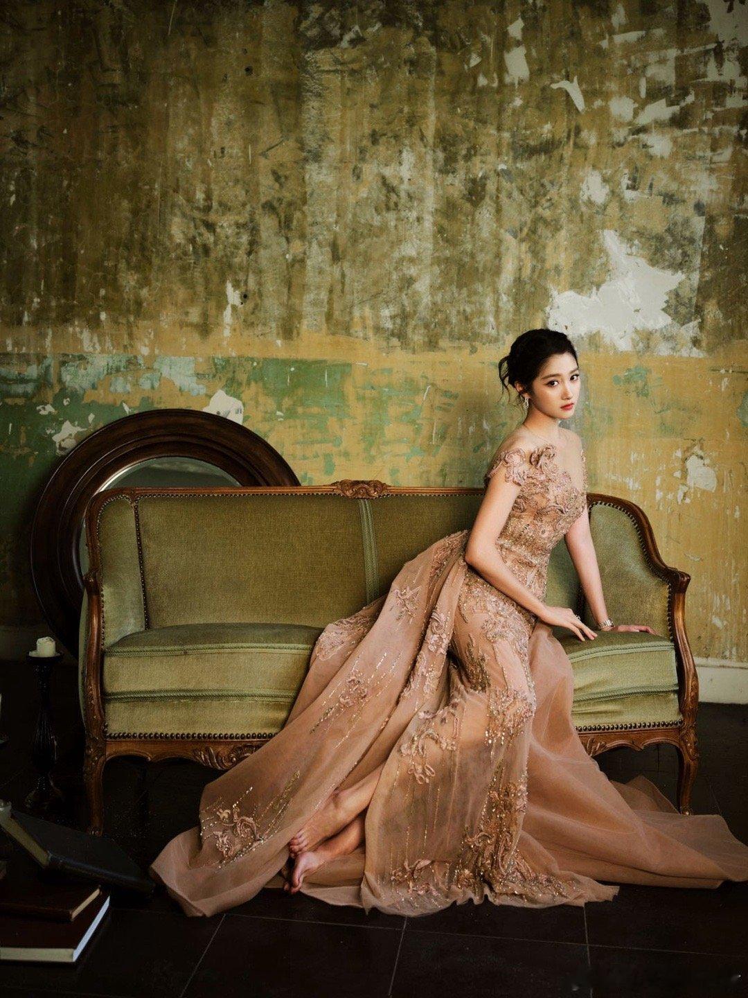 关晓彤知道怎么咕卡了关晓彤也在追喜人 冲浪达人关晓彤也曾被“咕卡”难住，我听不懂