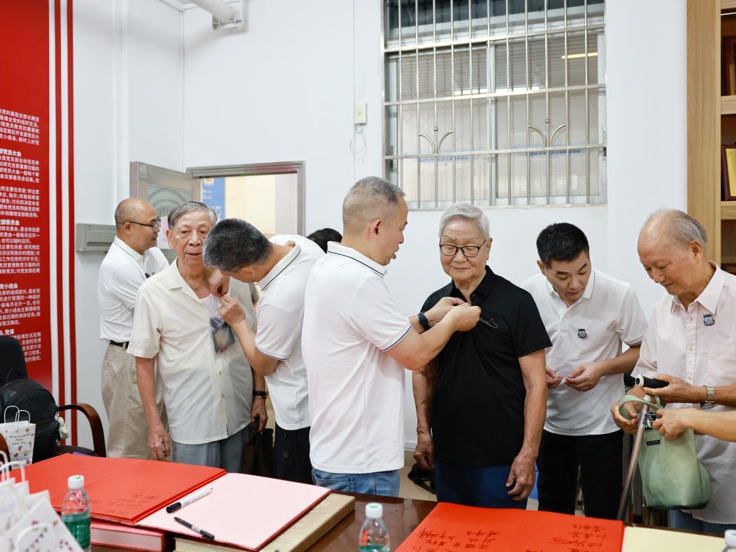 华南师大地科院1996届校友毕业三十周年返校活动
​         7月18日