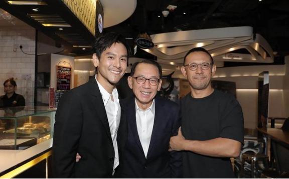 1983年，英皇老板杨受成欠下3.2 亿，全部个人财产都被扣押，汇丰银行还寄信过