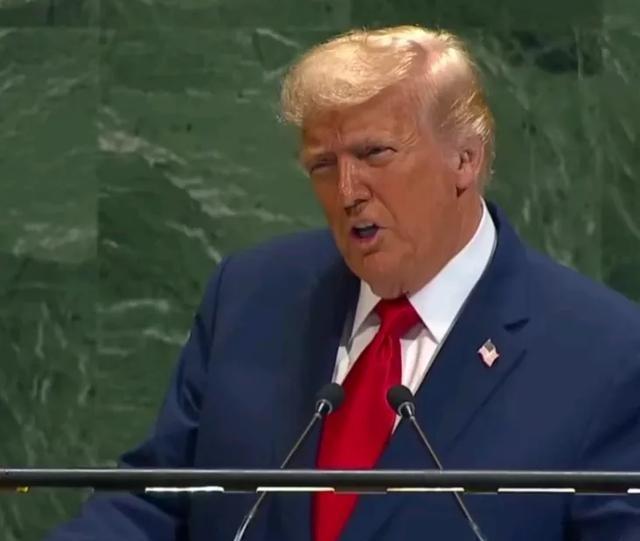 美国共和党籍参议员唐.贝肯，在接受采访时，态度强硬的向美总统特朗普发出警告，表示