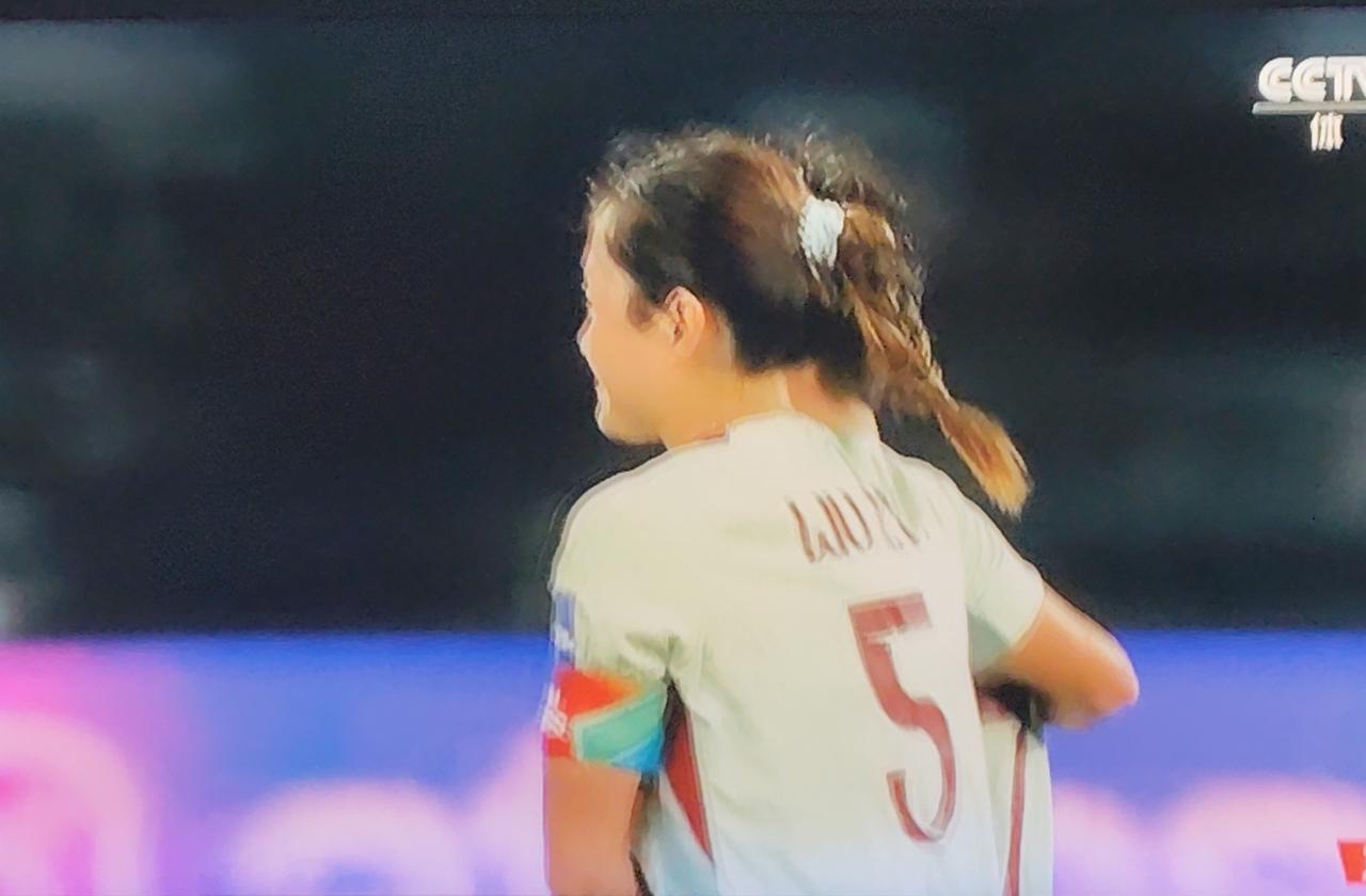 中国女足为什么比男足强那么多?中国女足一直就是以勤劳朴实，不怕苦的优点呈现在观众