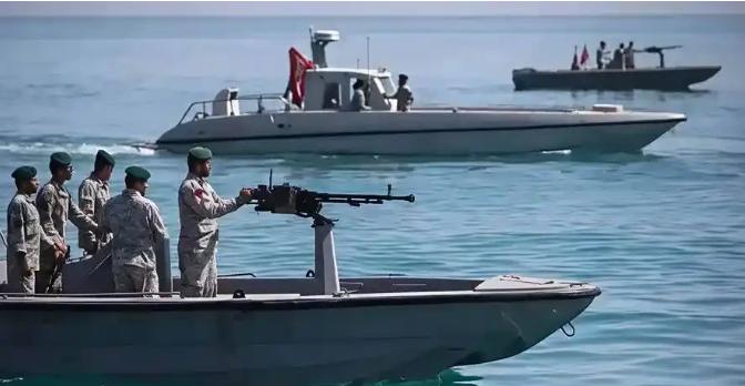 一觉醒来伊朗亮出另一张王牌，可能切断霍尔木兹海峡的海底光缆！一旦光缆被切除，后果