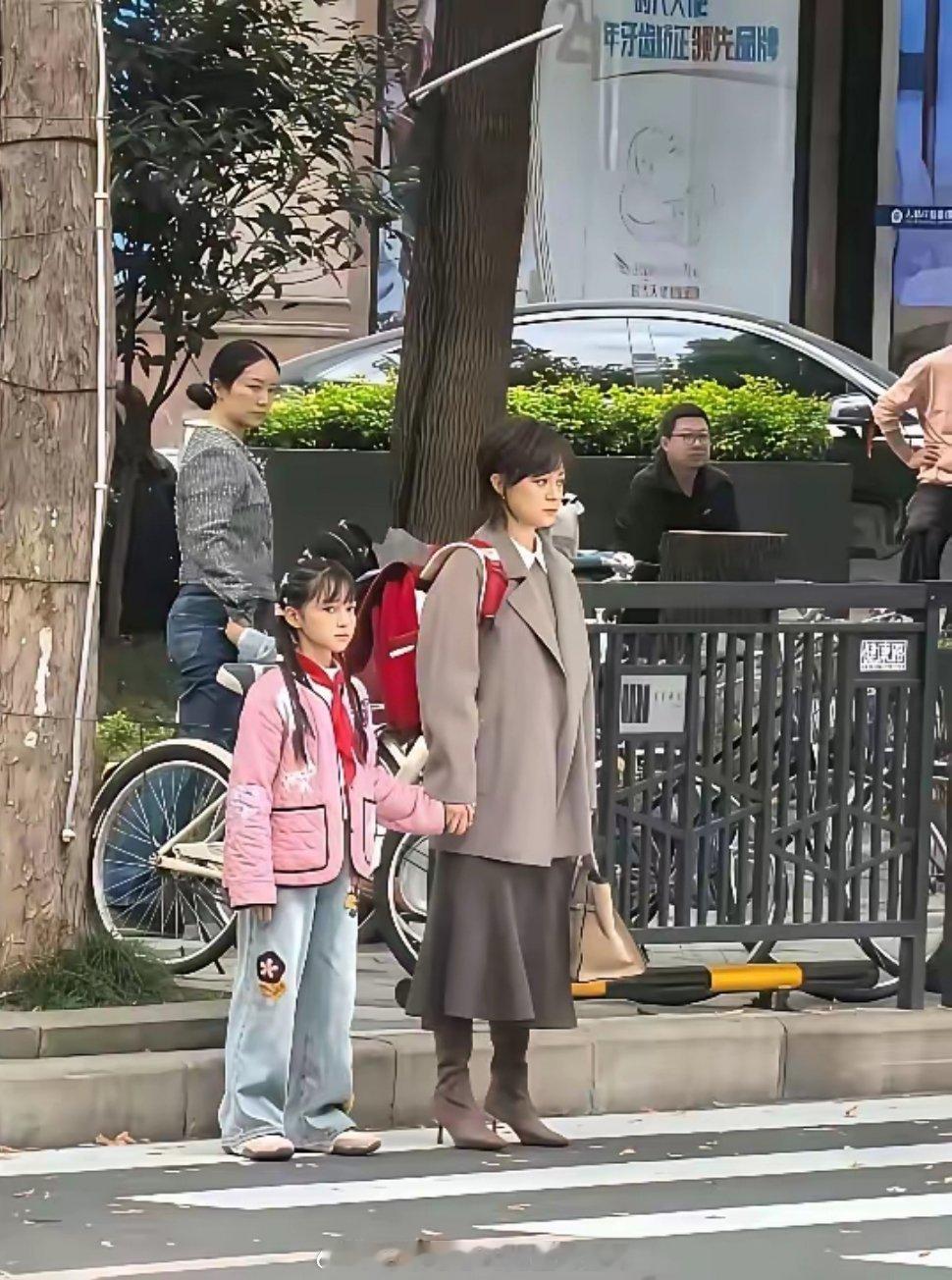 孙俪女儿简直跟她共用一张脸，不得不说基因真强大。 