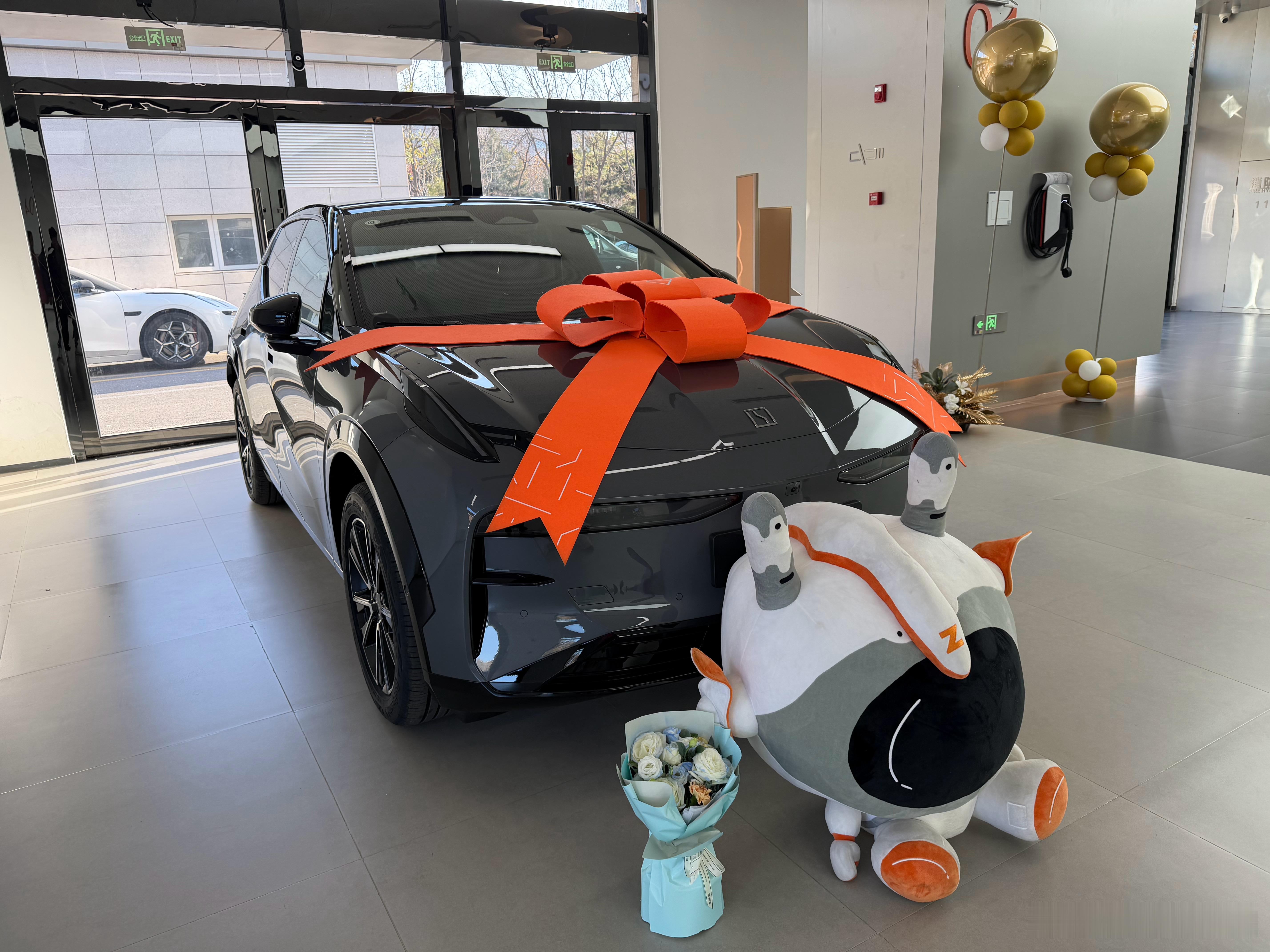 家里一直缺一个纯电代步小车焕新极氪X上市那天我就直接盲定了主要是这价格挺香的 1