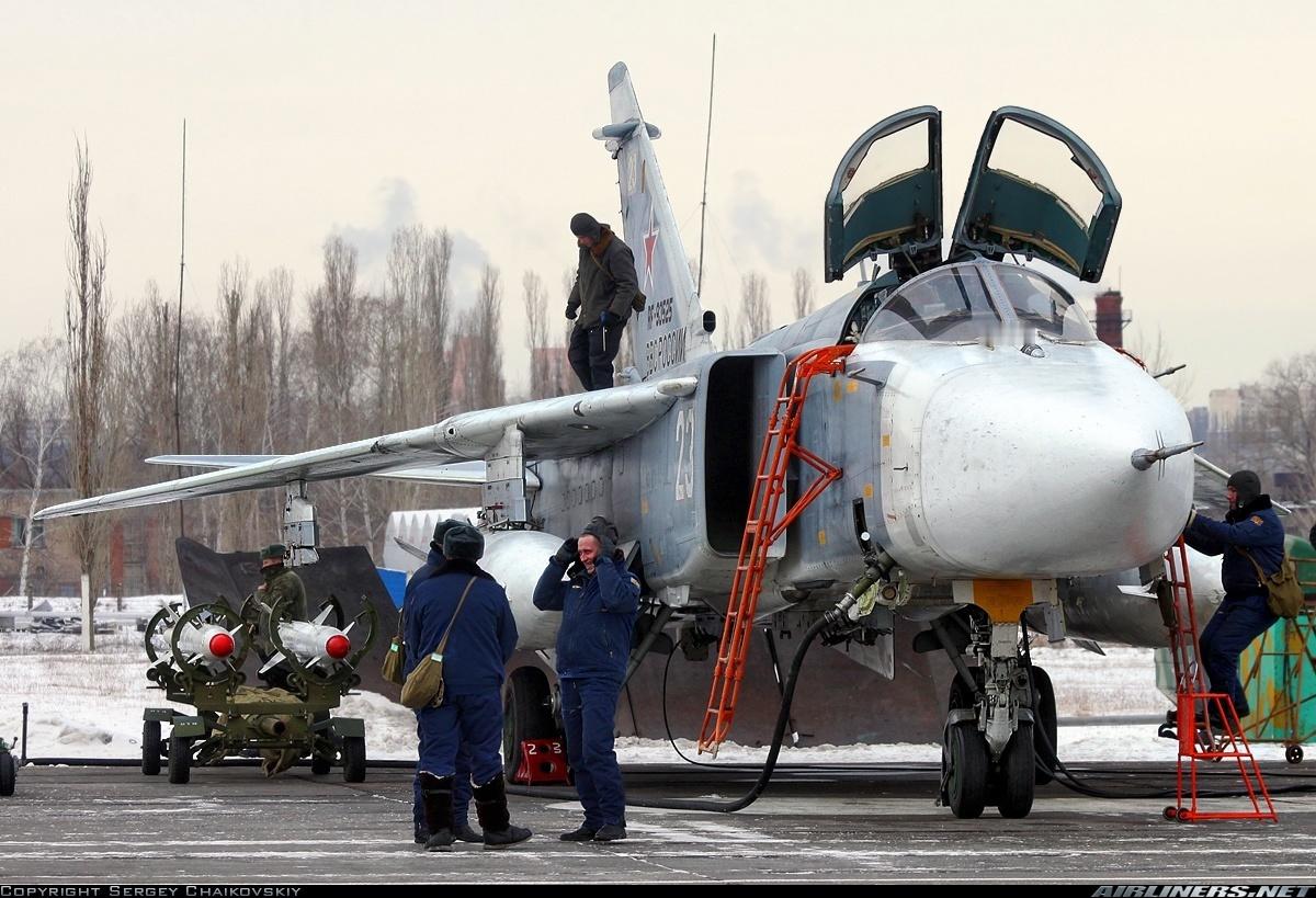 苏霍伊影像集  机场场景图收集，Su-24M。 