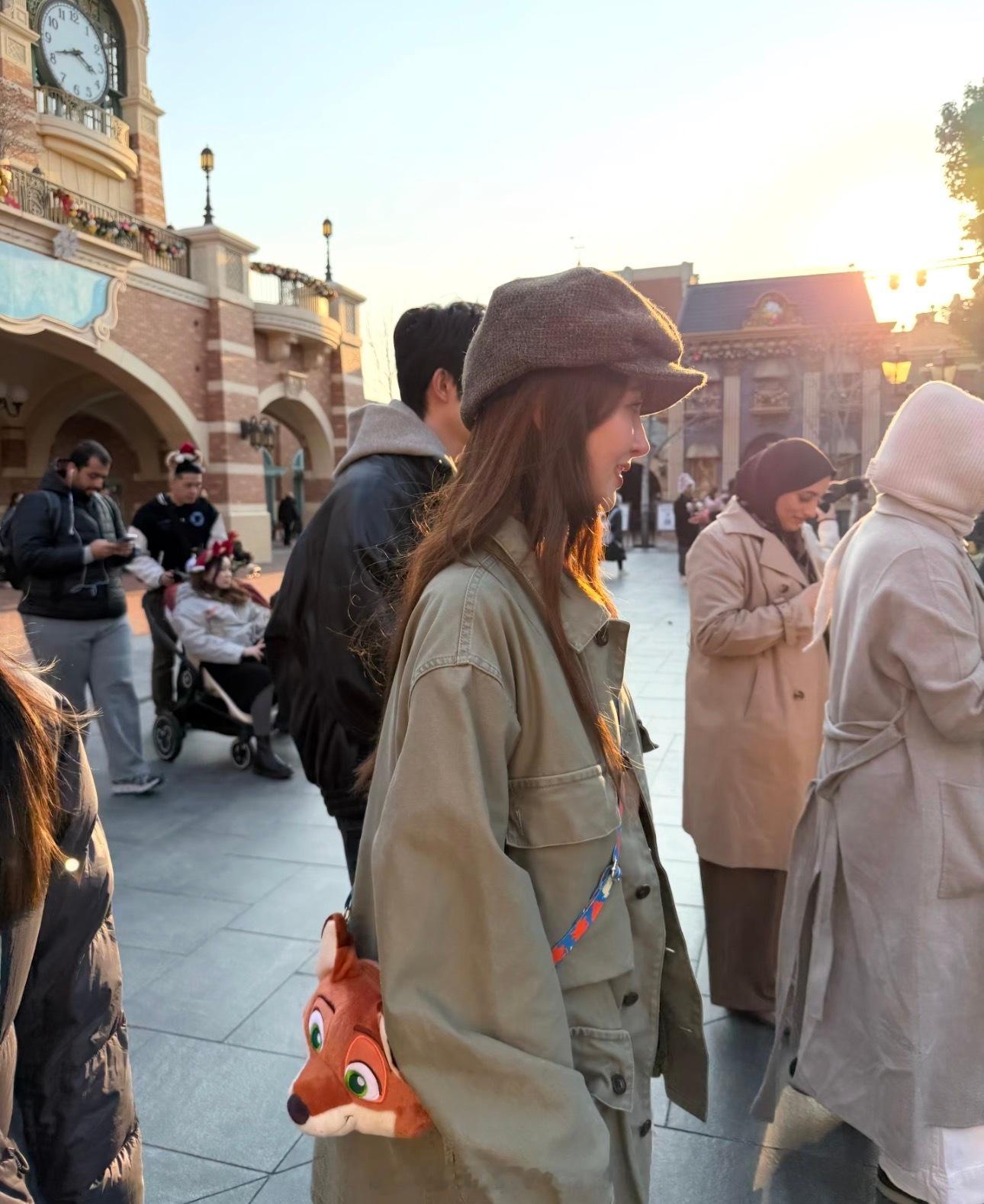 羡慕偶遇的朋友～迪士尼偶遇金晨网友迪士尼偶遇金晨