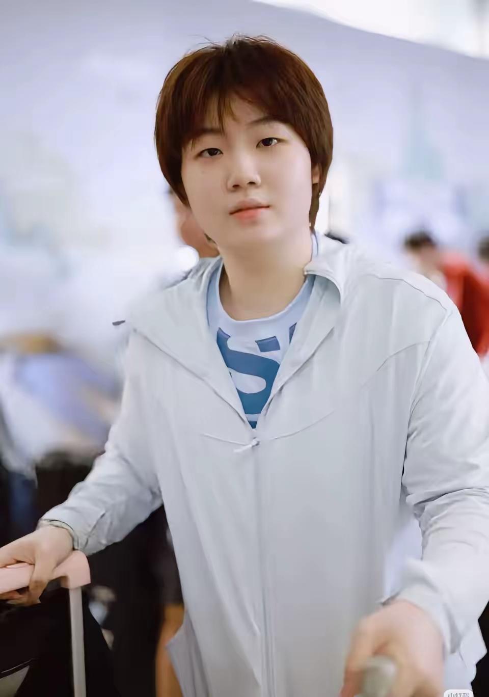 国乒在成都集训的日子里，真的好久没刷到蒯曼的新鲜动态还是很想念的。
 
昨天多亏