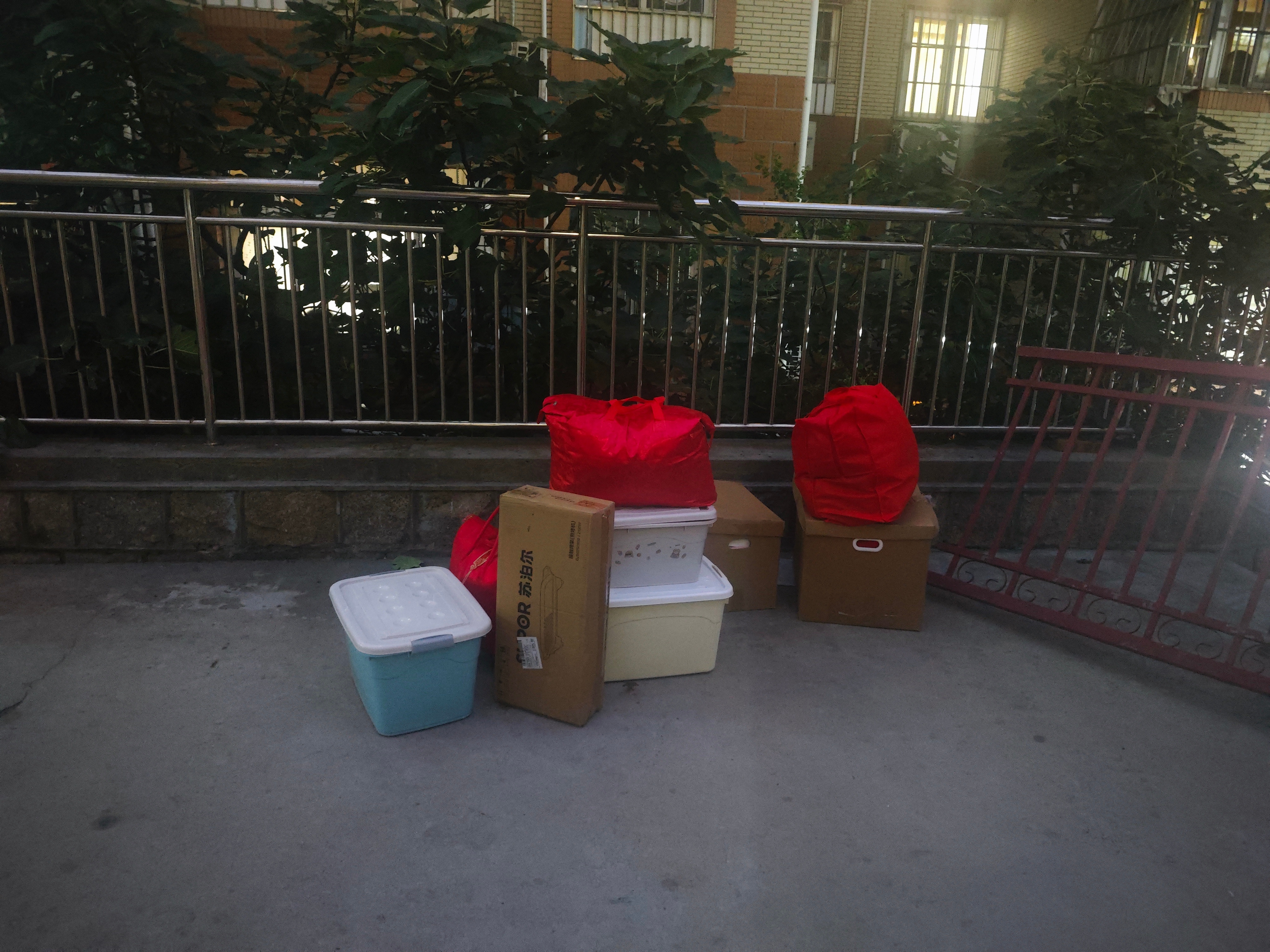 小方的日常[超话] 搬个家，怎么会这么累[揣手]只是冰山一角小方的日常碎片 [无