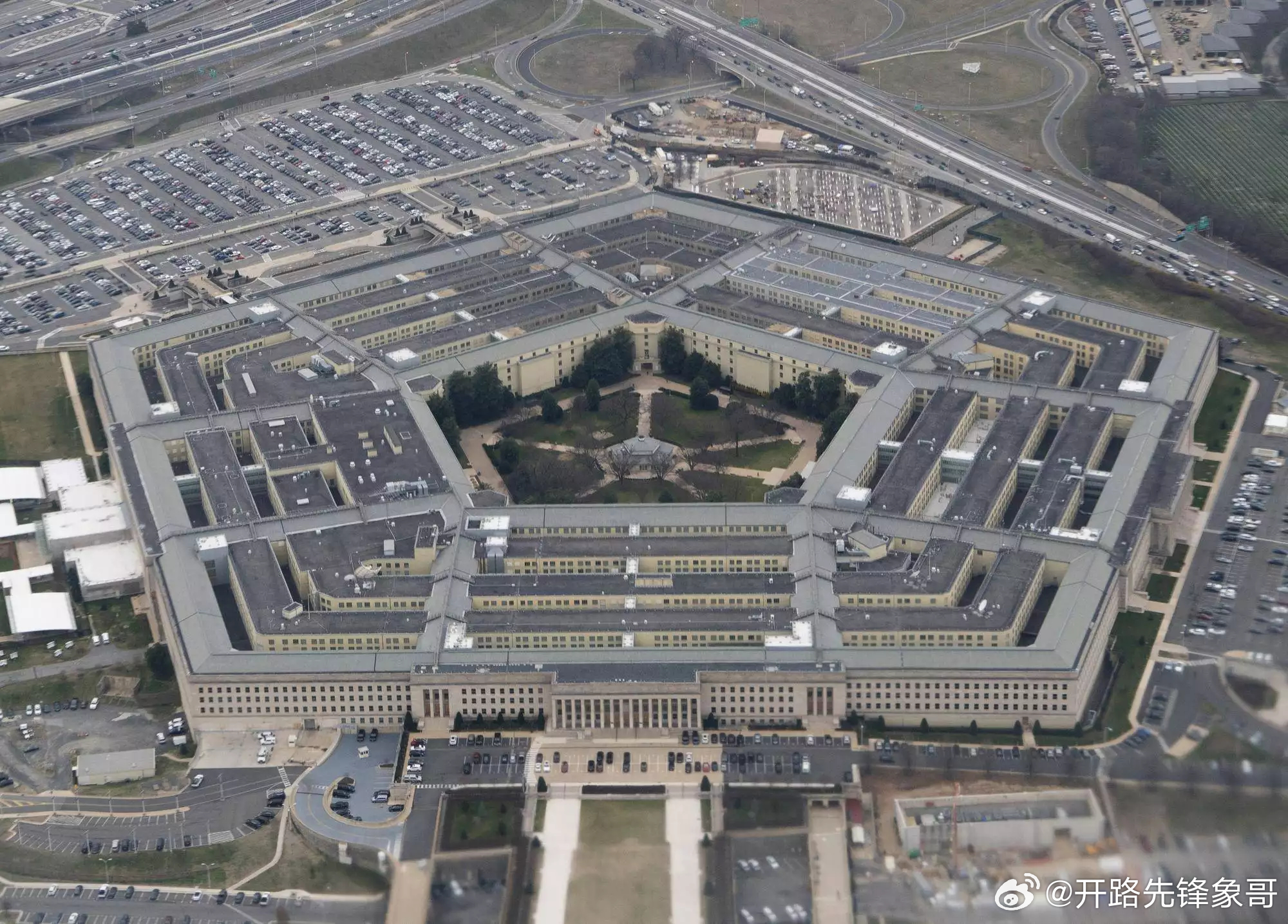 美媒：美军机曾伪装成民用飞机打击委船只 