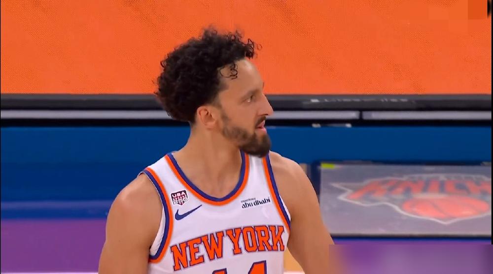NBA自由市场，一个叫沙梅特的球员，突然火了。

一个记者爆料，湖人、热火、马刺