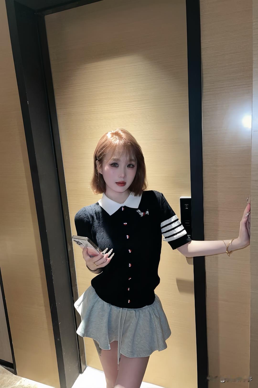 镜中人影，如梦似幻。形容美女的诗句有哪些