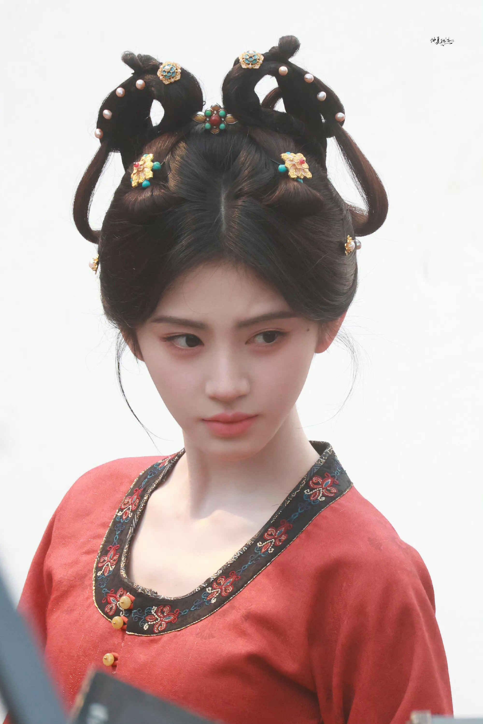 鞠婧祎韩小美 jjy鞠婧祎金钱堡垒 "星空迷上了山野,有雾有灯也有归人。唯有你的