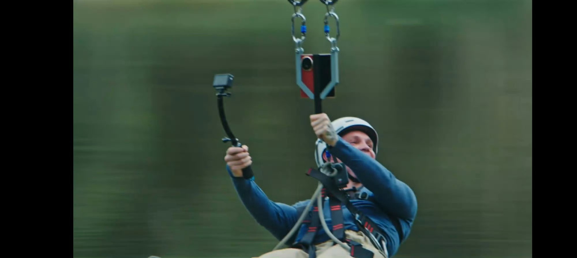 荣耀MagicV6折叠屏轻薄纪录保持者  确实难以置信呀，大折叠屏的厚度被荣耀硬