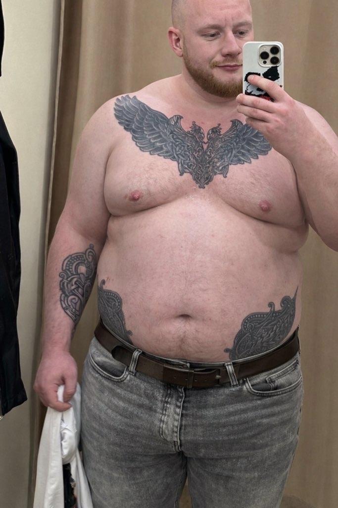 俄罗斯网红Сан Андроид 发布健身前后对比照。