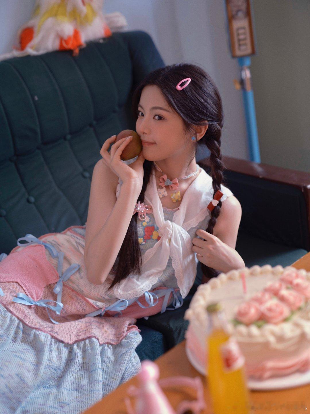 杨超越杨超越郑雨 杨超越0731生日快乐 杨超越  “愿你斩束缚，寻曙光”"𝑴