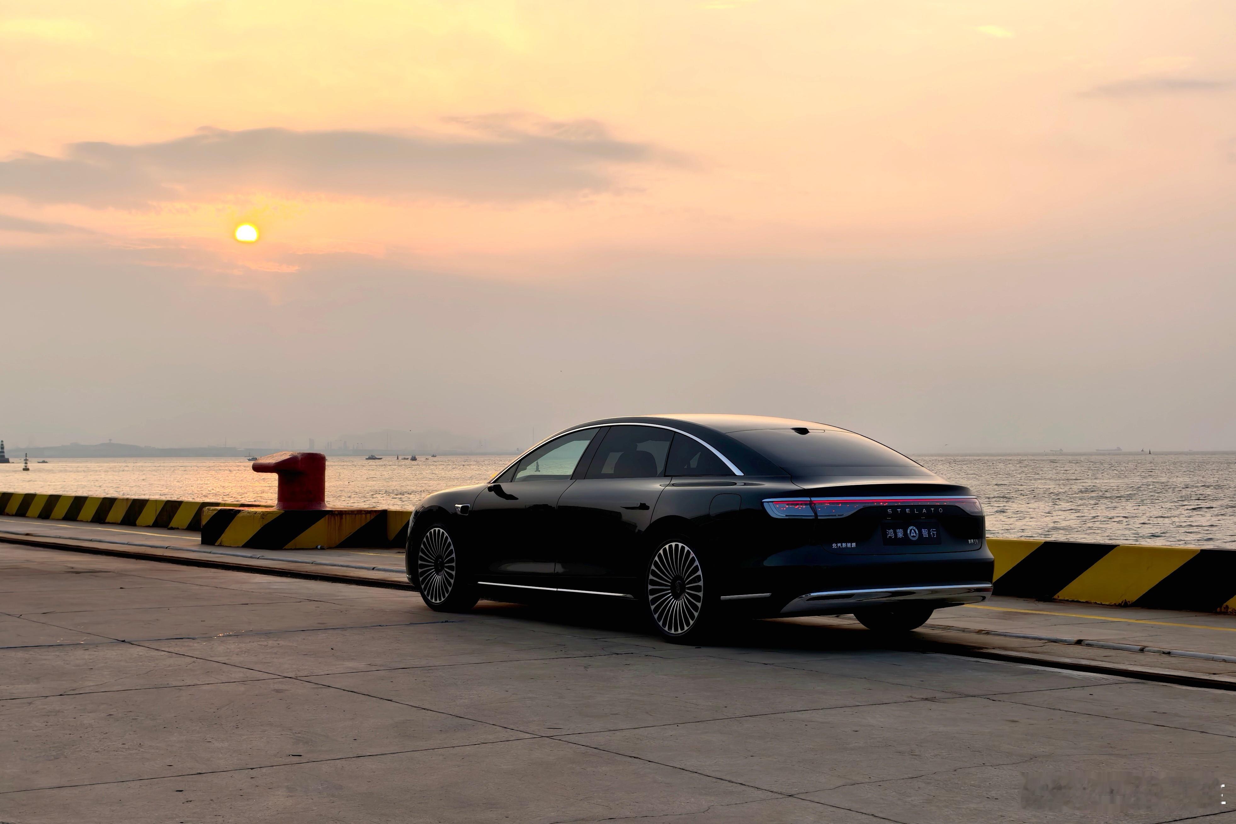 分享一张今天的享界S9。优雅永不过时[赞] ​​​