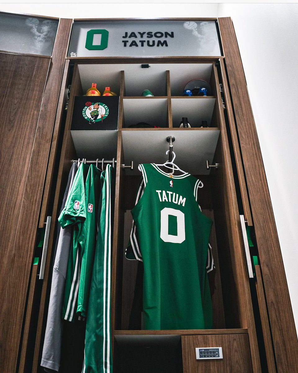 塔图姆复出 塔图姆今日对阵独行侠迎来复出，而且是首发出战！这距离塔图姆跟腱重伤仅