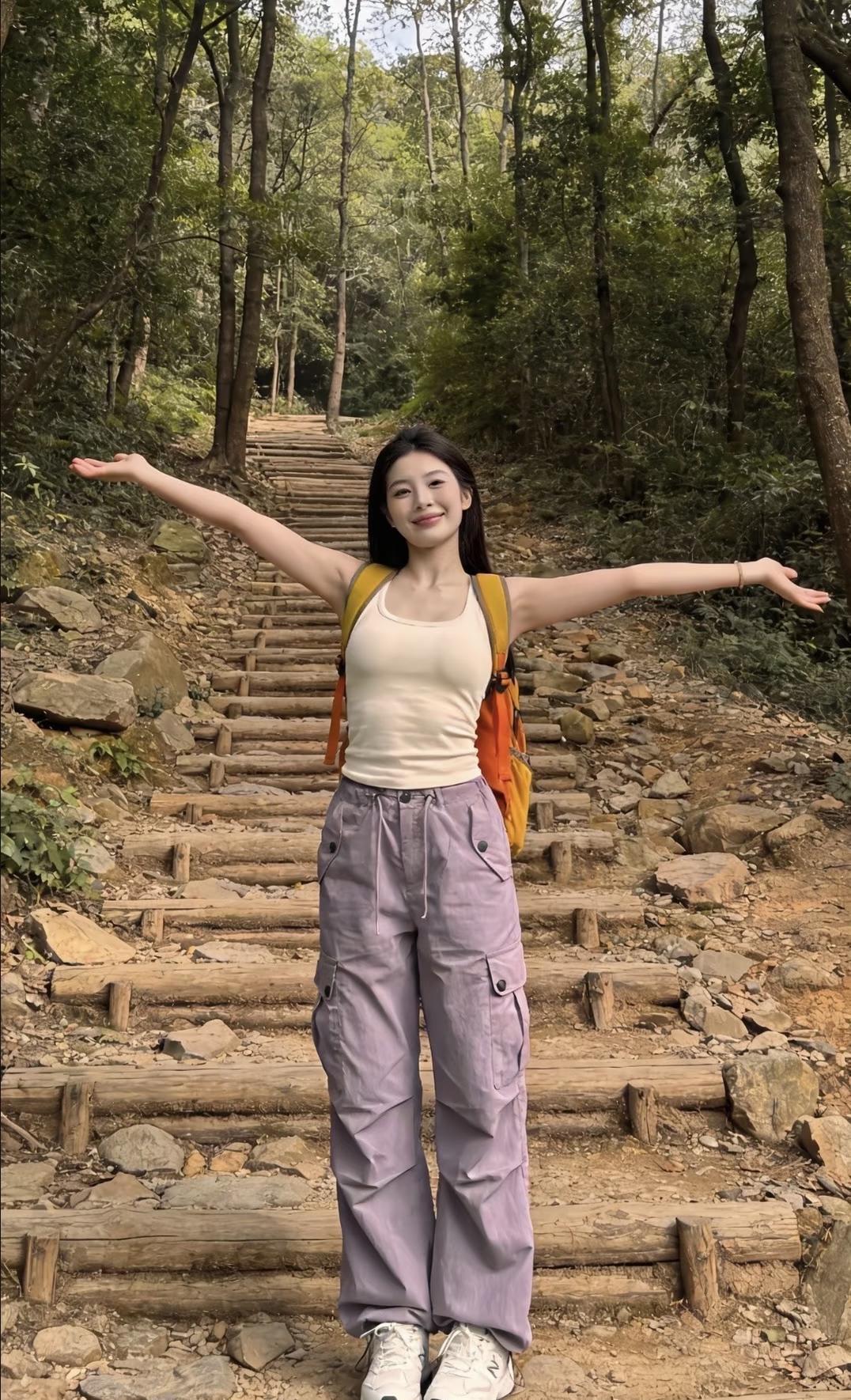 天热了，就去爬山吧！⛰️
爬山穿搭 少与人纠缠多接触大自然 徒步自由氛围感