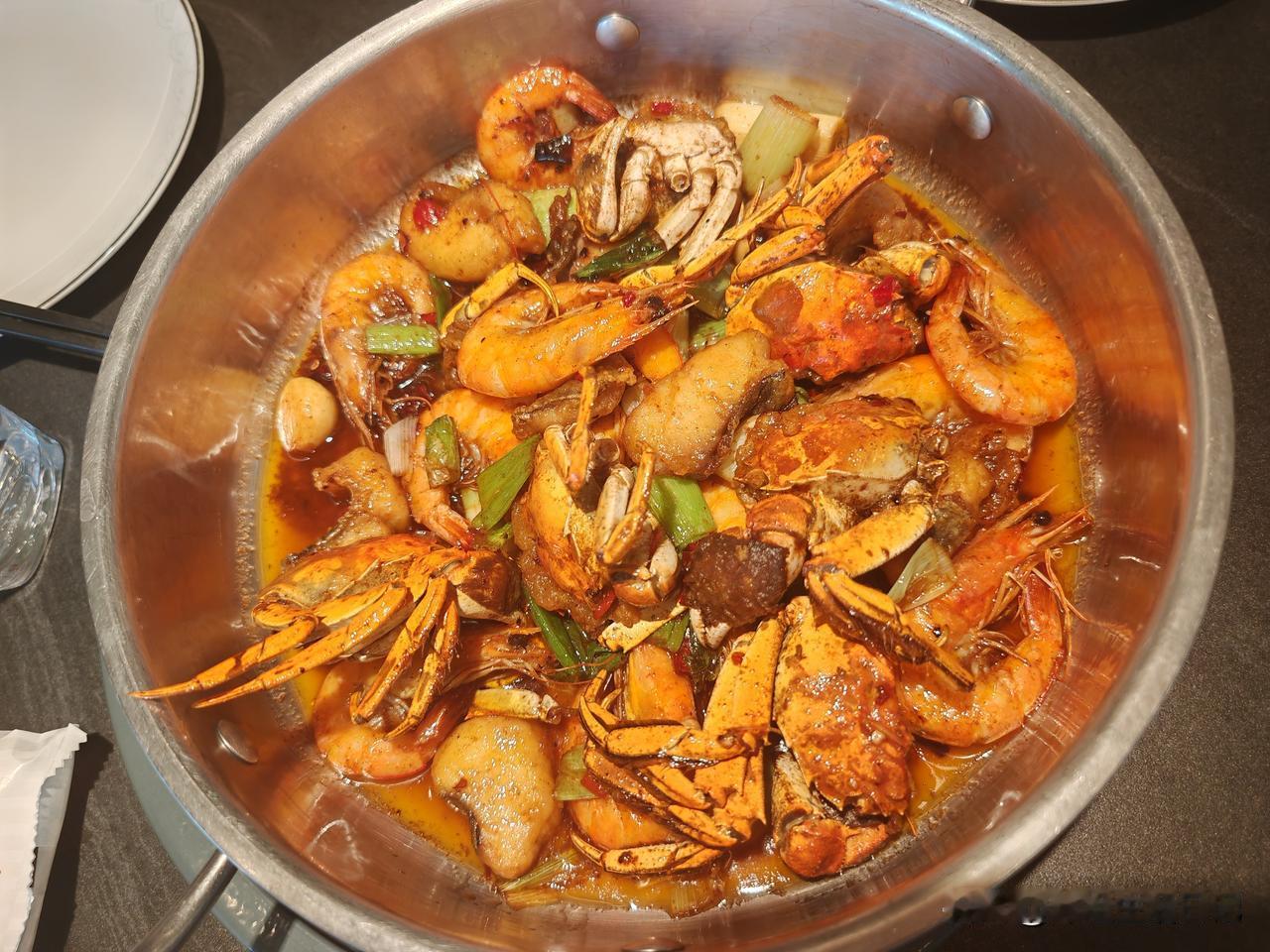 螃蟹按斤算，只是里面那点肉，有那么好吃吗？

这是以前我问儿子的话，他说媳妇喜欢