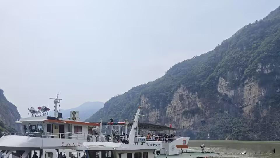 免费游览三峡大坝，仅需35元观光车费！登坛子岭俯瞰世纪工程，185平台触摸巍峨坝