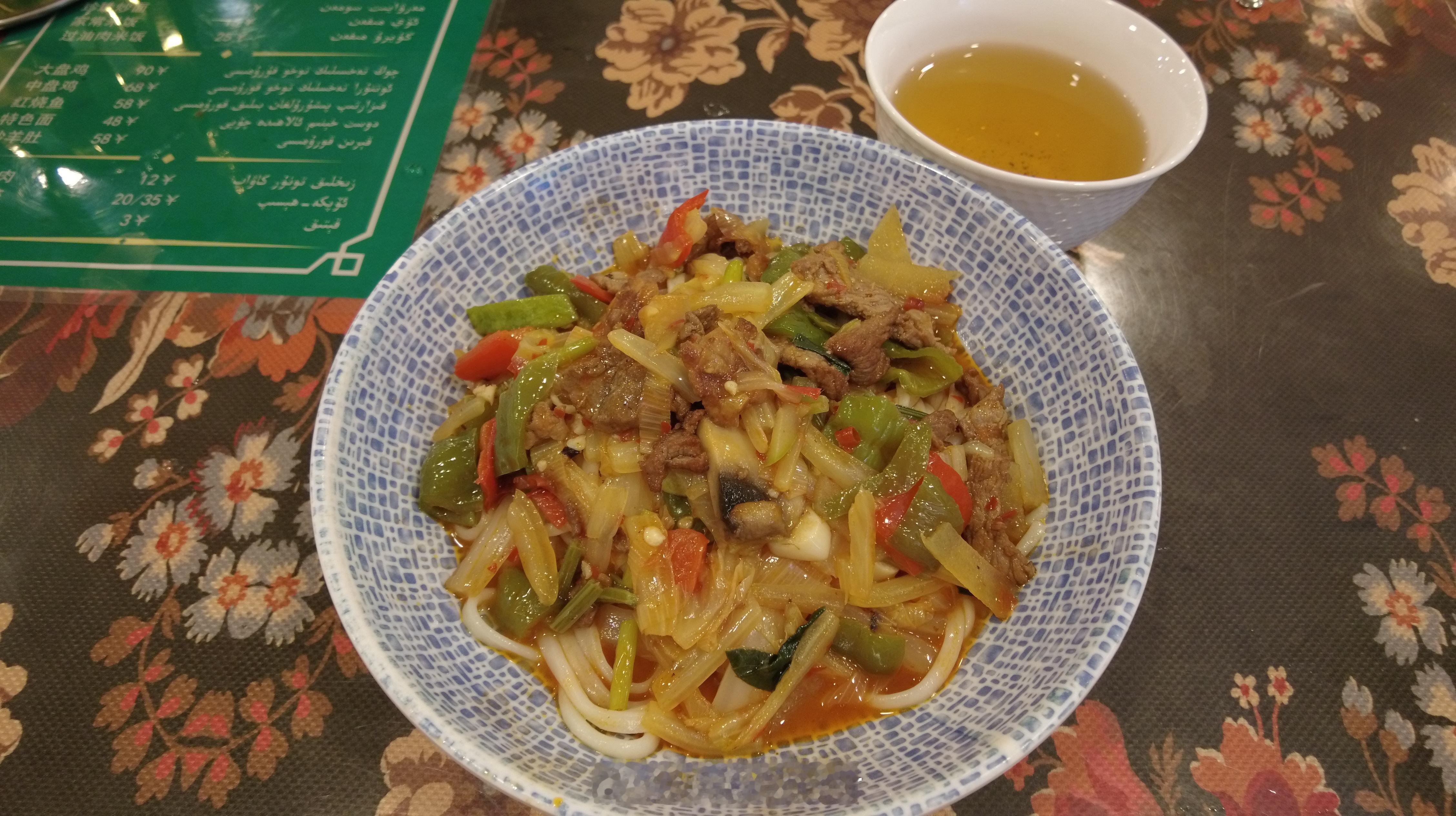 阿图什第一顿。感觉我见到的很多面店，都会有一个以自己店名命名的拉面，比如这家“尼