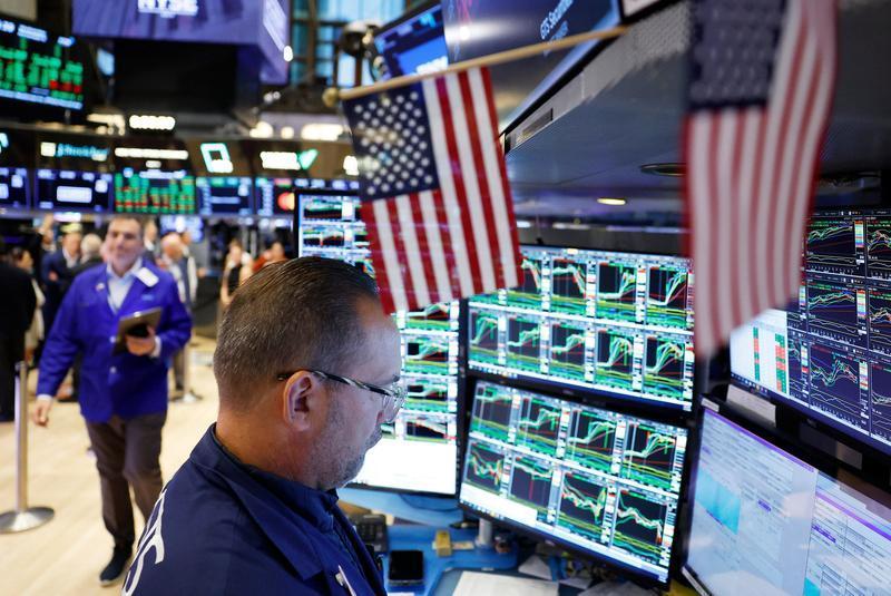 1月8日，受美元走强影响，债市波动，美国国债收益率上扬。周三公布的ISM服务业P