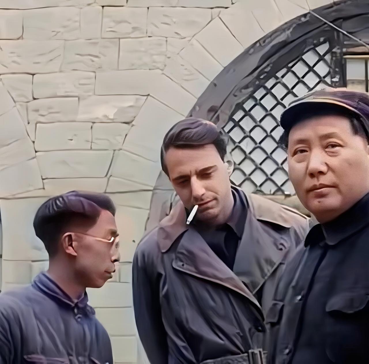 我最佩服毛泽东的一点是：他永远站在战略层面，而他下面的将领，如黄克诚、粟裕等，都