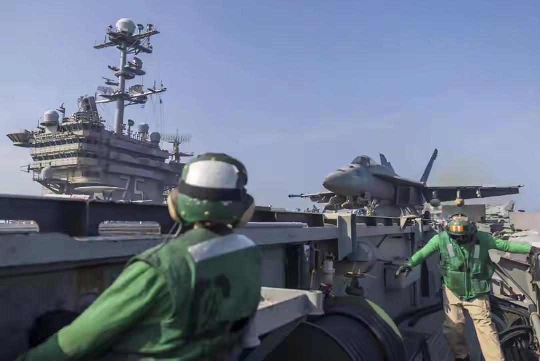 陈兵加勒比海，威慑委内瑞拉，杀鸡骇猴？外媒：美军突袭尼日利亚