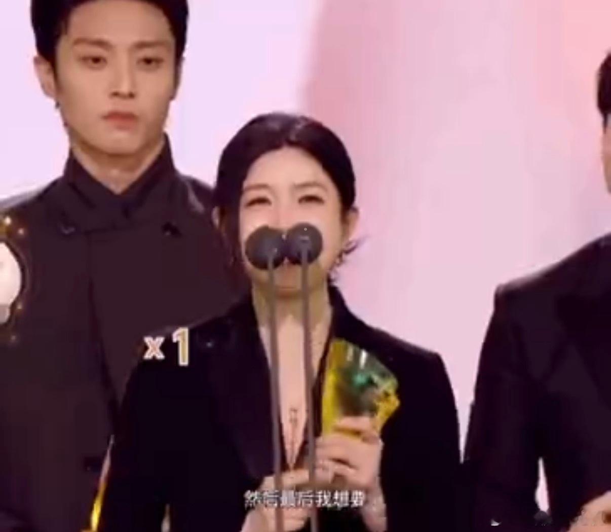 老师这个话筒为什么这样对盐西（：星光大赏内场