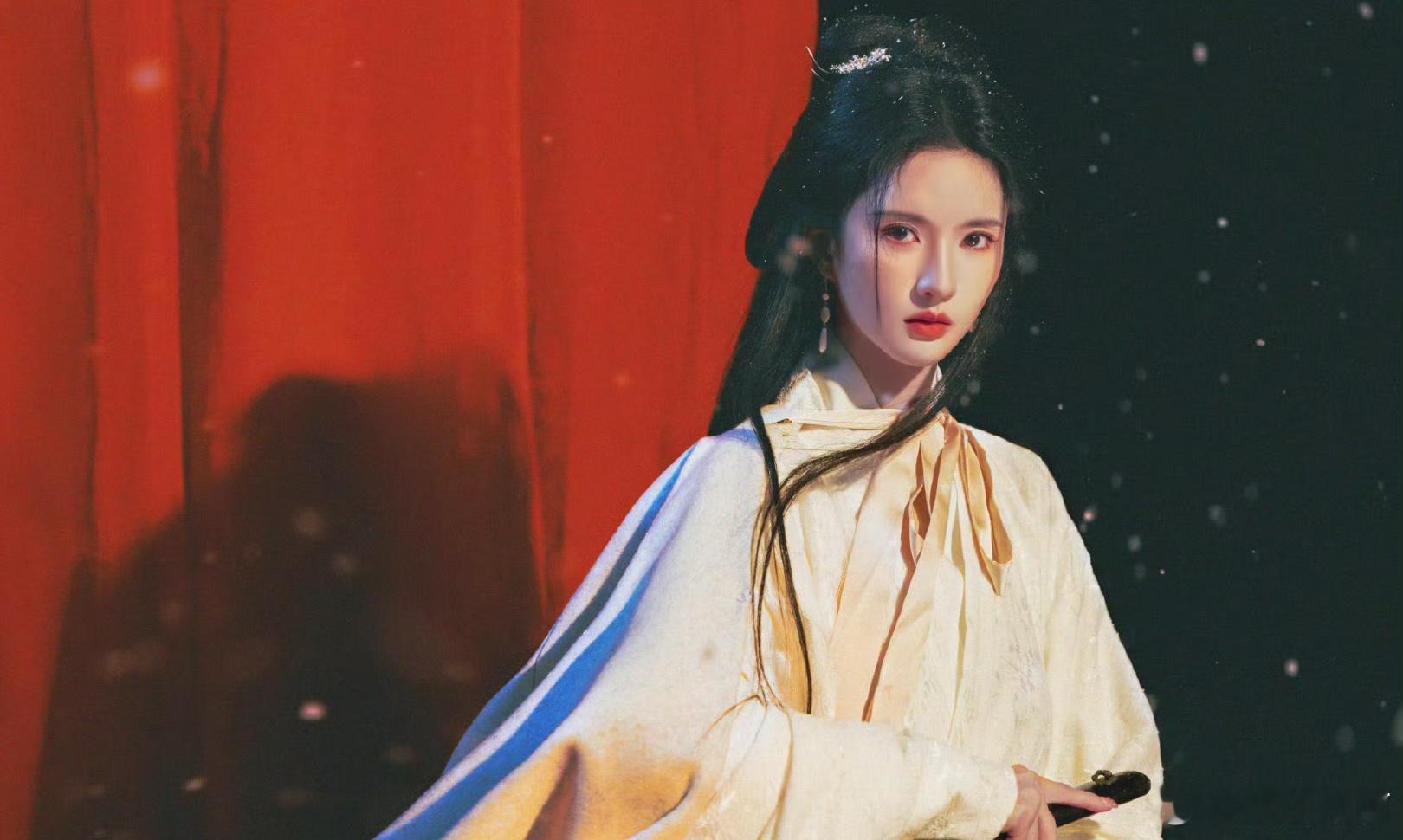 刘些宁战国袍古风大片，真的好美啊！ 