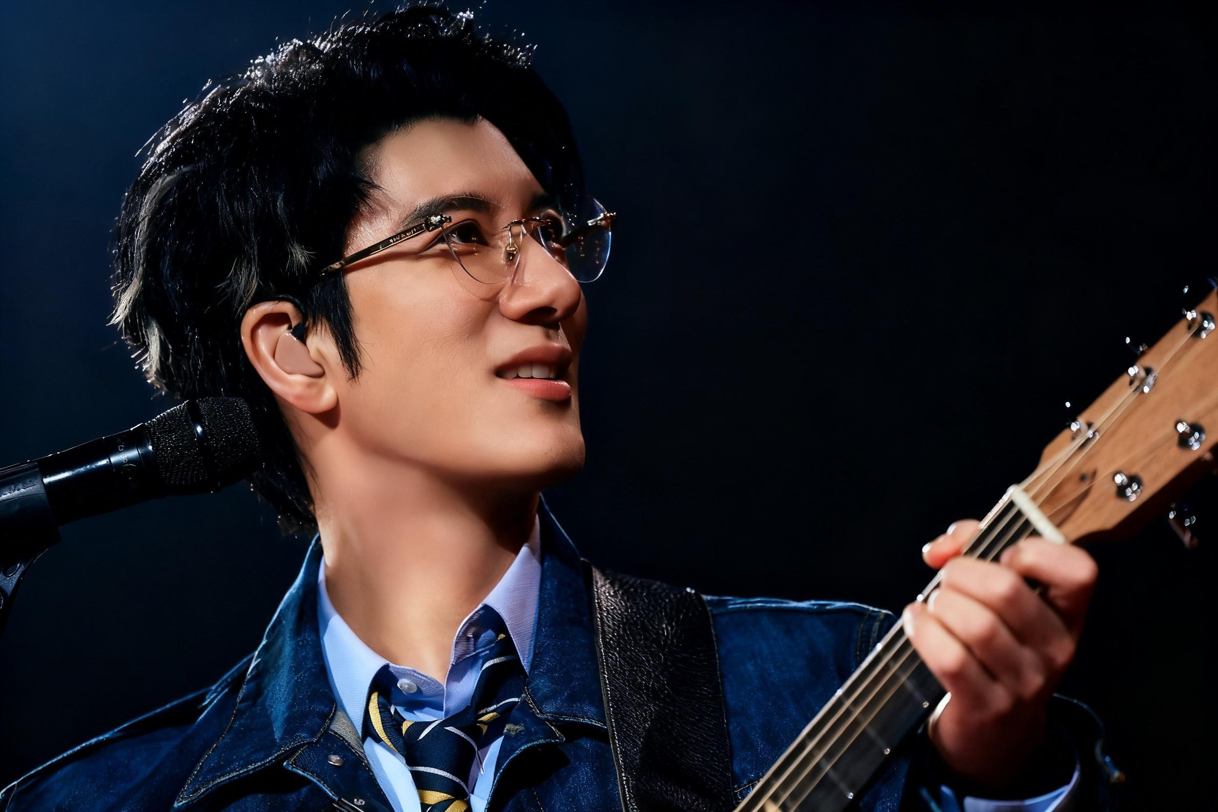 眼镜一戴谁都不爱，吉他一弹全场崇拜🎸。这是daddy还是brothe...